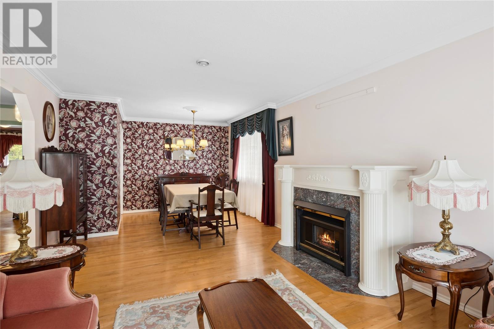 Property at 651 Alderwood Dr image 5
