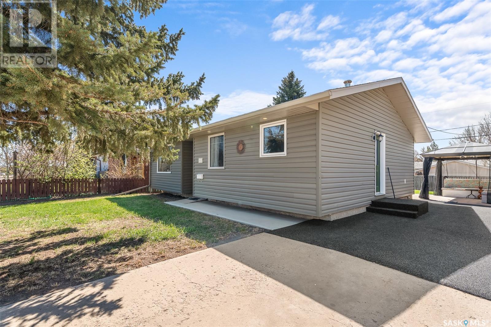 Property at 1519 Athabasca STREET W image 3