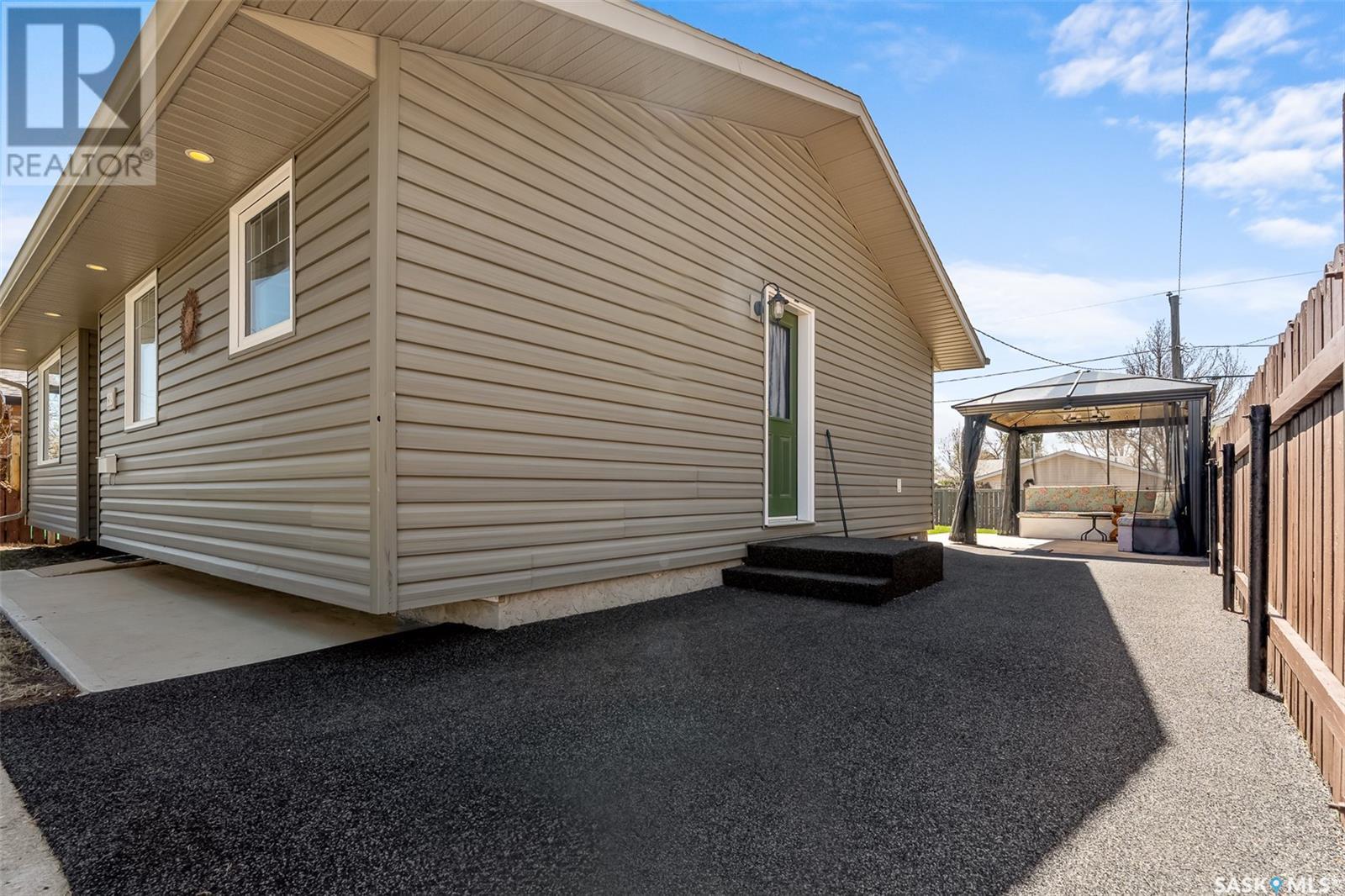 Property at 1519 Athabasca STREET W image 4