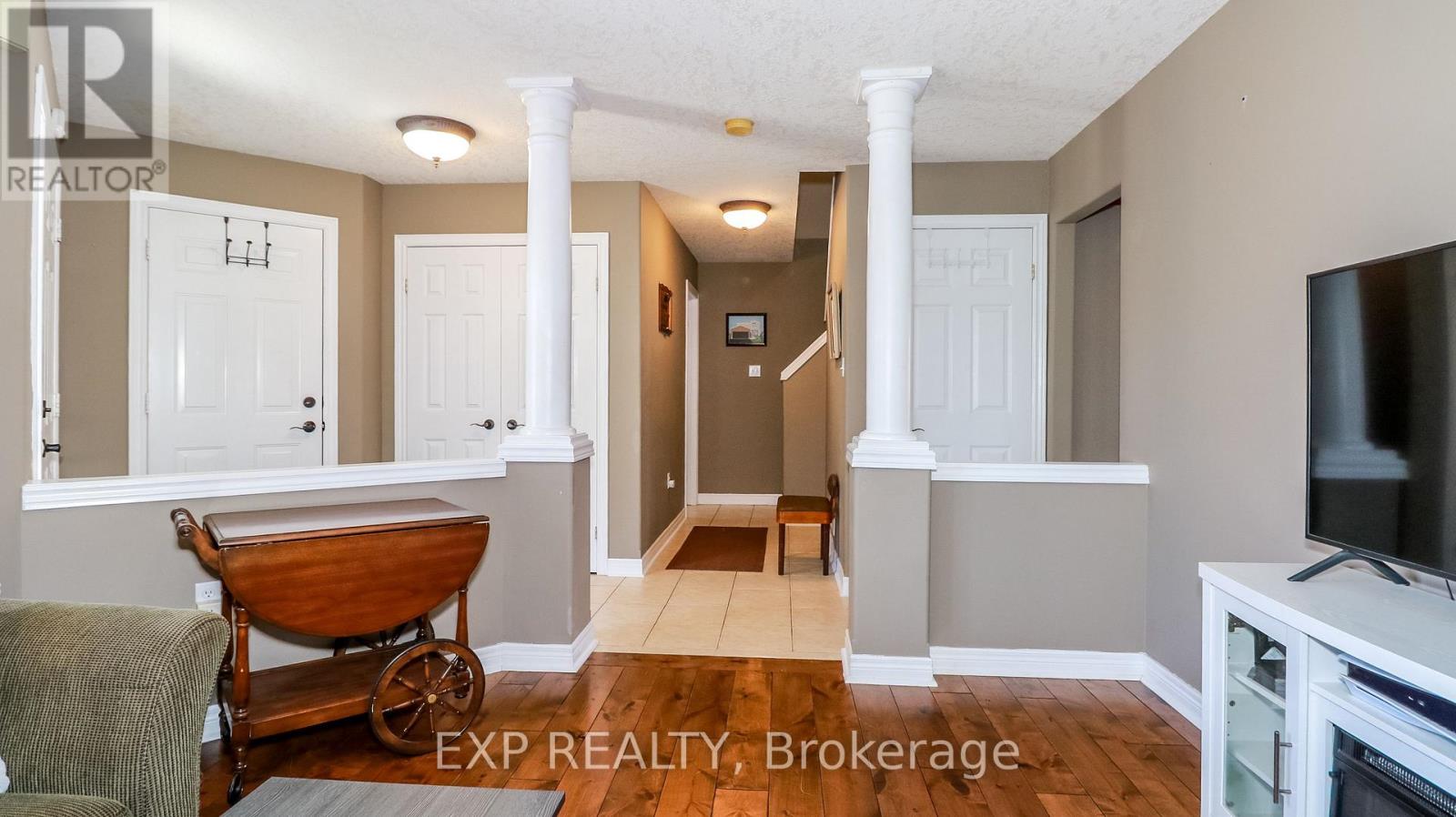 40 Benjamin Lane, Barrie, Ontario  L4N 0S2 - Photo 8 - S12065400
