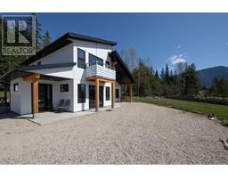 215 Cotswold Road, nakusp, British Columbia