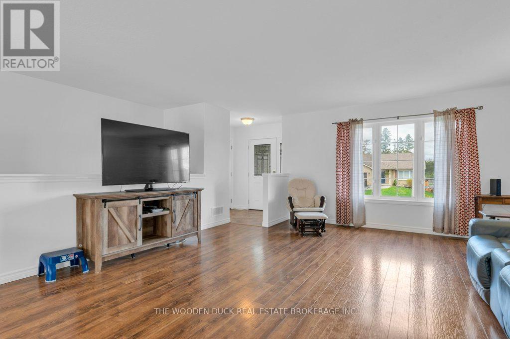 5 Mitchell Drive, Quinte West (Frankford Ward), Ontario  K0K 2C0 - Photo 14 - X12135700
