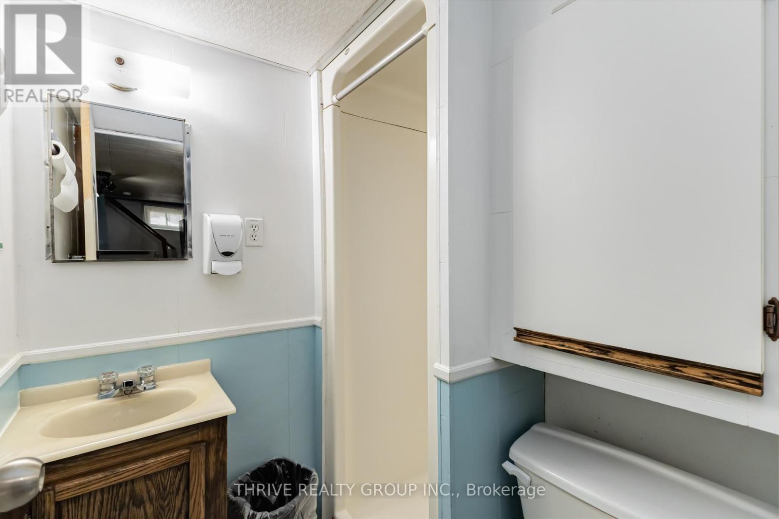 1215 Michael Street, London East, Ontario  N5V 2H4 - Photo 34 - X12135690