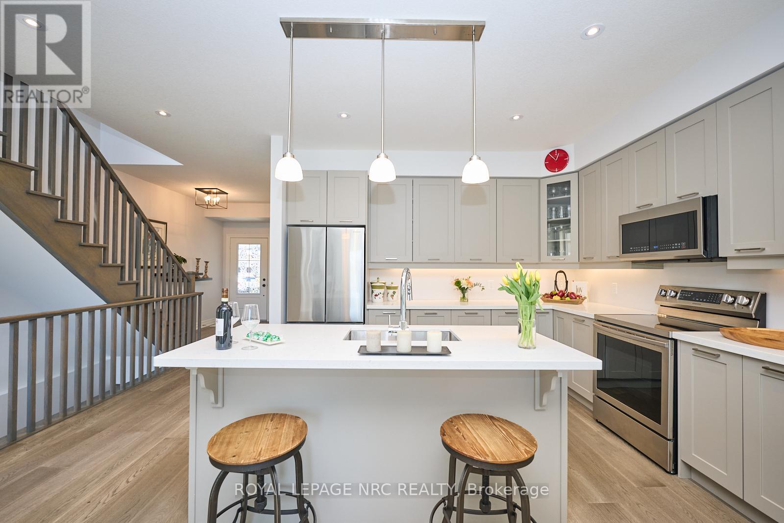43 Aberdeen Lane S, Niagara-On-The-Lake (Town), Ontario  L0S 1J0 - Photo 9 - X12131927