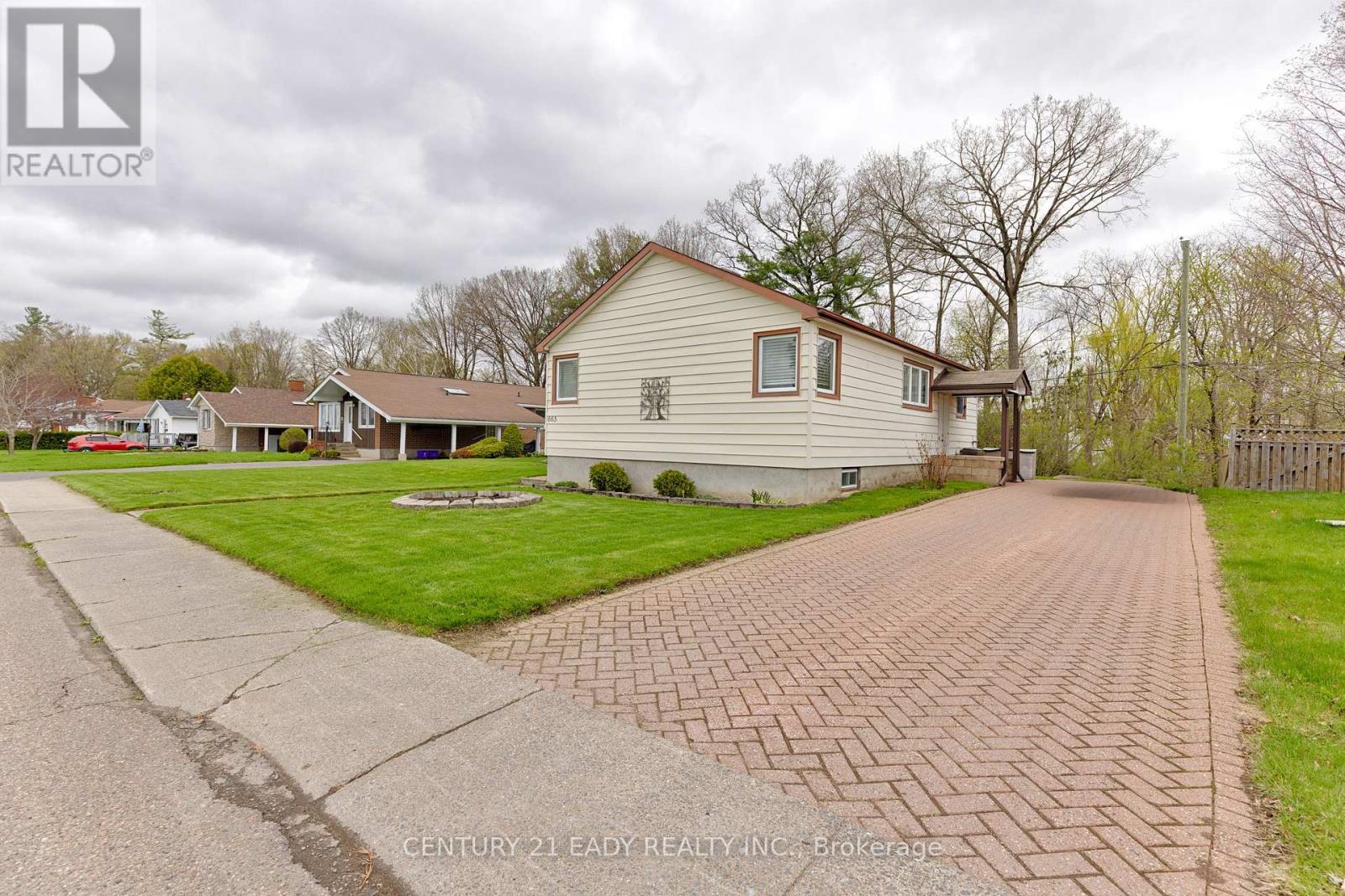 665 Coleraine Drive, Renfrew, Ontario  K7V 1X4 - Photo 3 - X12135677