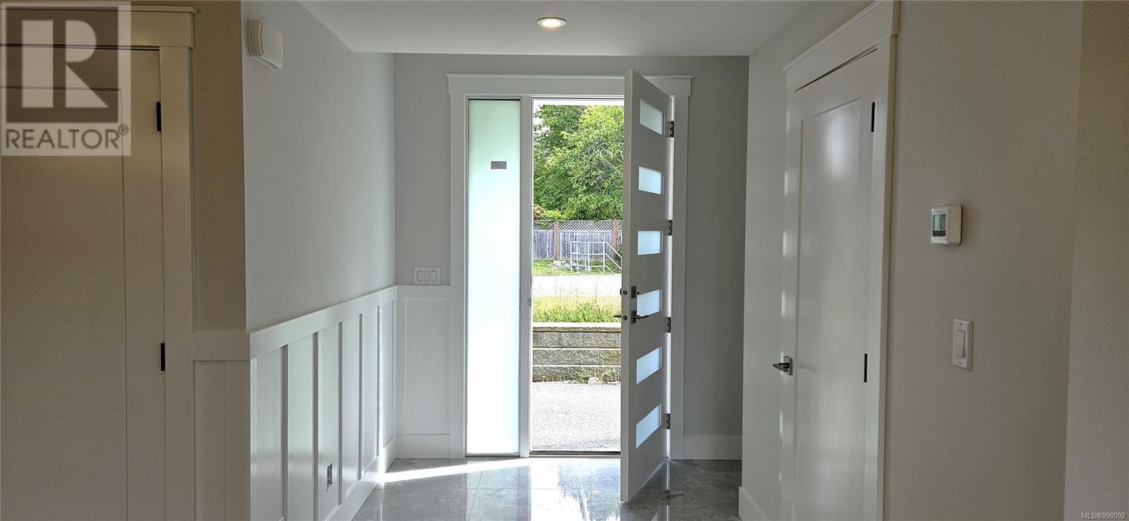 Property at 111 DESPARD Ave W image 3