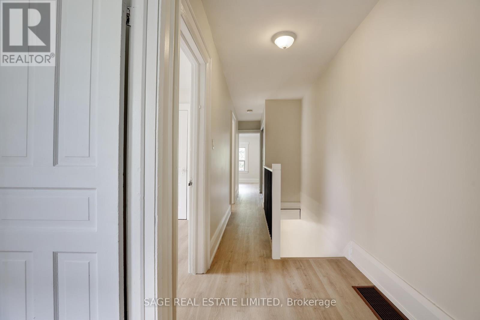 71 Benson Avenue, Toronto, Ontario  M6G 2H7 - Photo 17 - C12135705