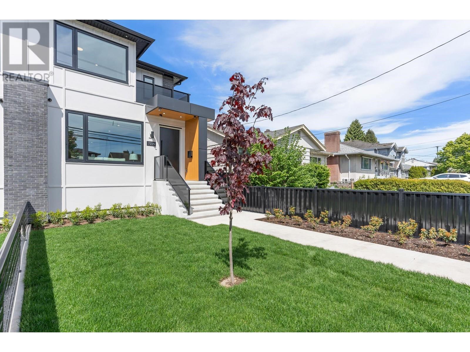 7225 10th Avenue, Burnaby, British Columbia  V3N 2R7 - Photo 2 - R3000260