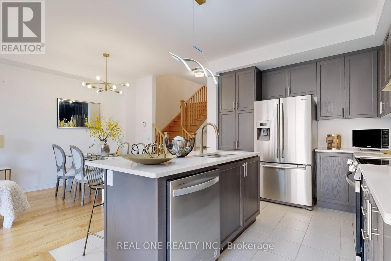 6 Brofarm Lane, Whitchurch-Stouffville (Stouffville), Ontario  L4A 0X1 - Photo 13 - N12135681