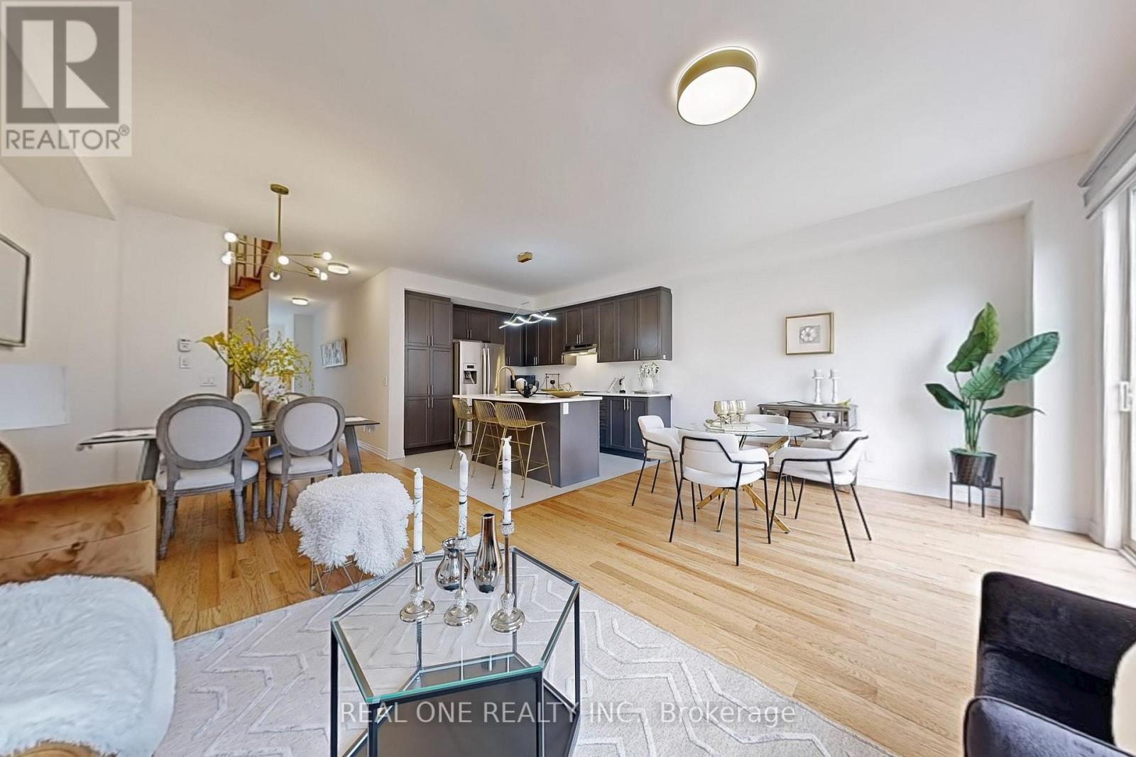 Property at 6 BROFARM LANE image 5