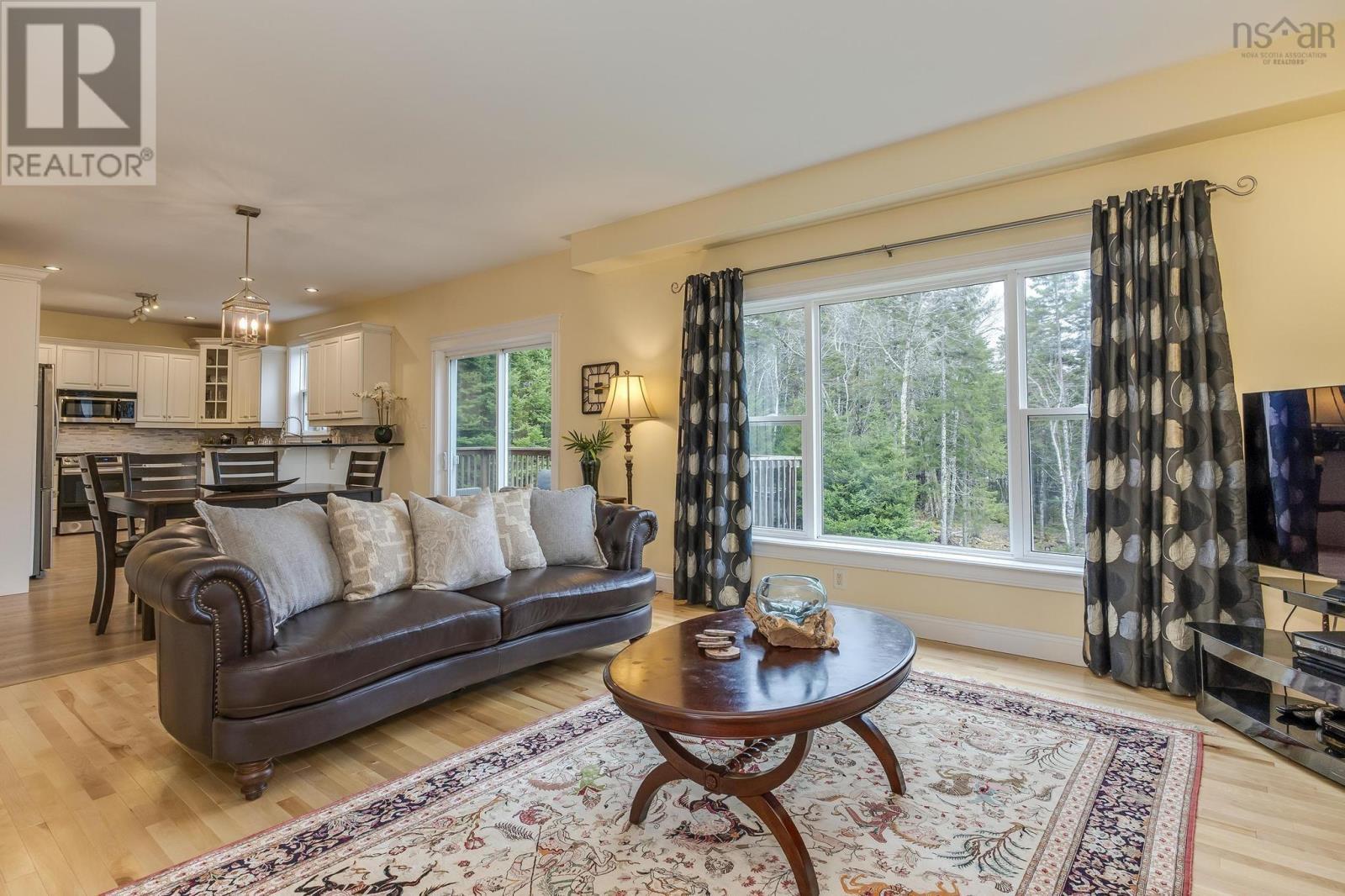 Property at 608 Voyageur Way image 4