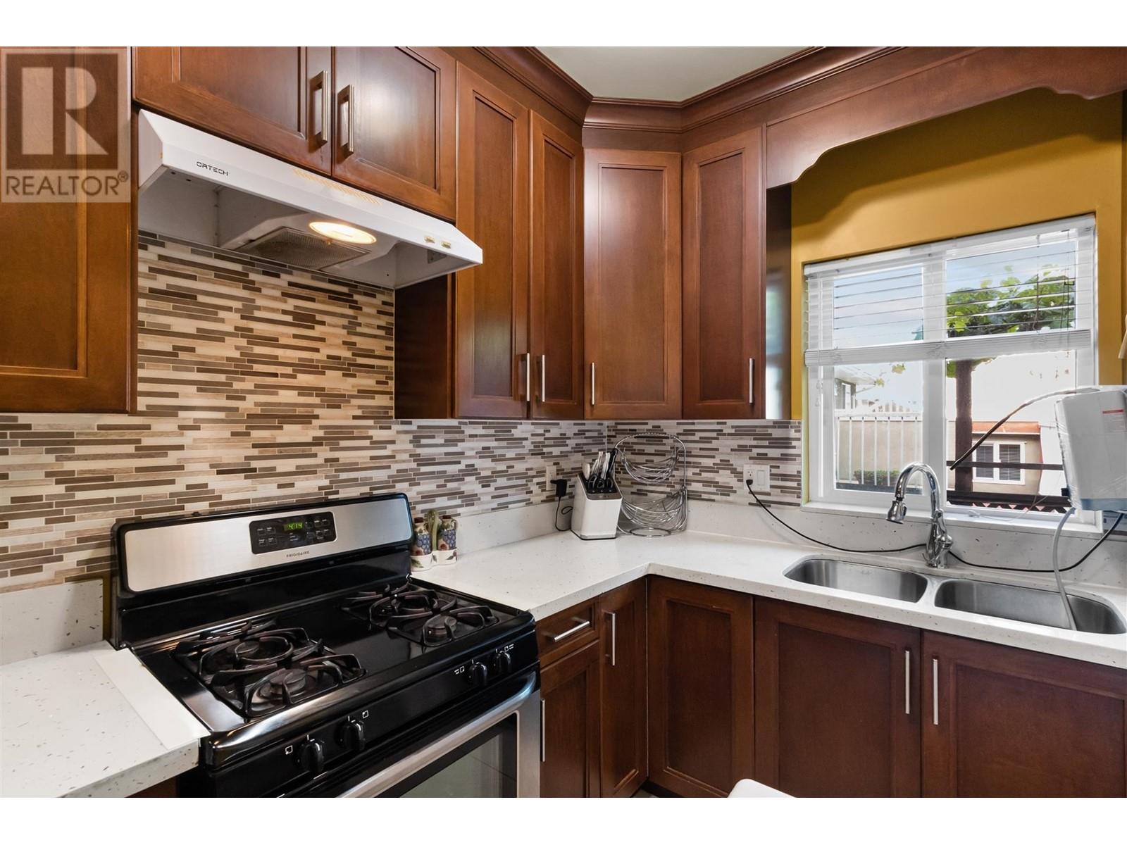 8222 19th Avenue, Burnaby, British Columbia  V3N 1G6 - Photo 13 - R2999537