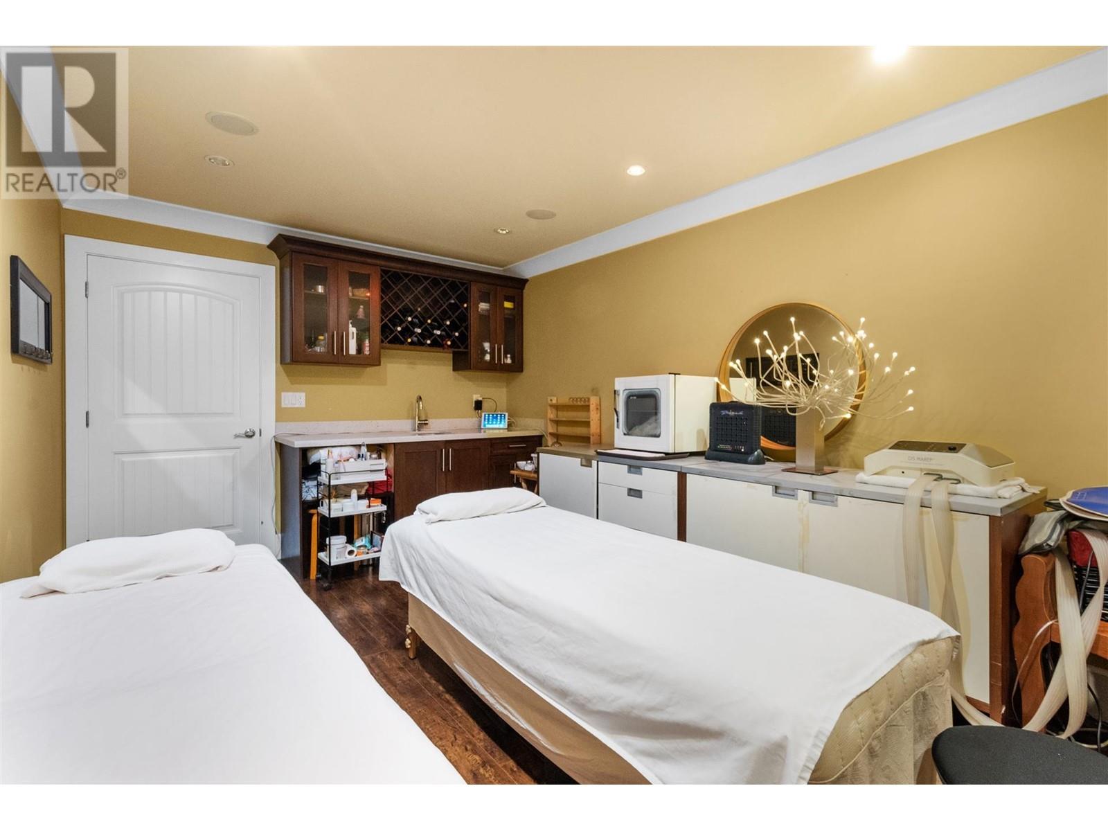 8222 19th Avenue, Burnaby, British Columbia  V3N 1G6 - Photo 35 - R2999537