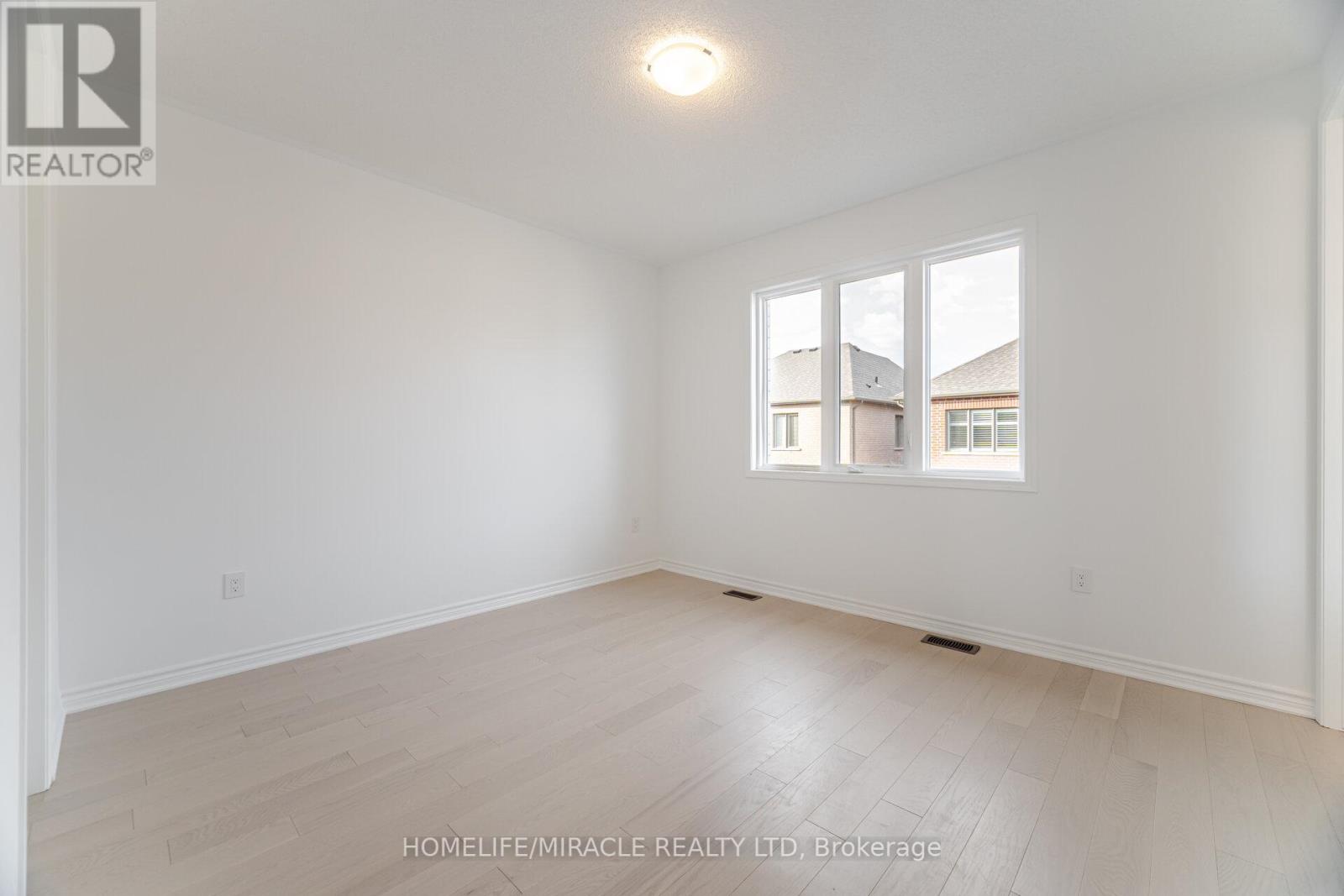 1323 Temperance Crescent, Milton (Bw Bowes), Ontario  L9E 2E4 - Photo 22 - W12135708