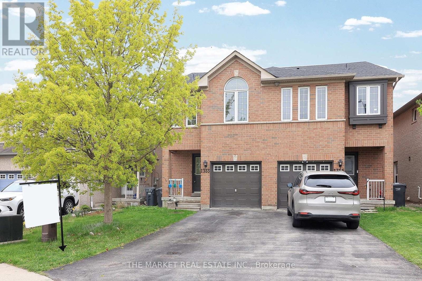 1353 Spring Garden Court, Mississauga, Ontario  L5N 8K5 - Photo 1 - W12135713