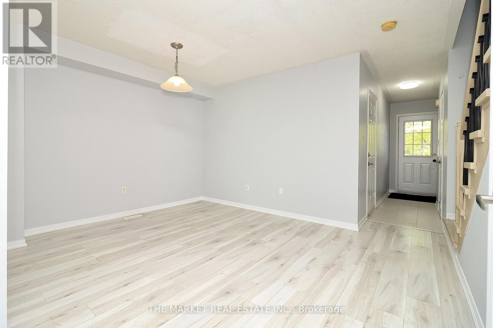 1353 Spring Garden Court, Mississauga, Ontario  L5N 8K5 - Photo 10 - W12135713