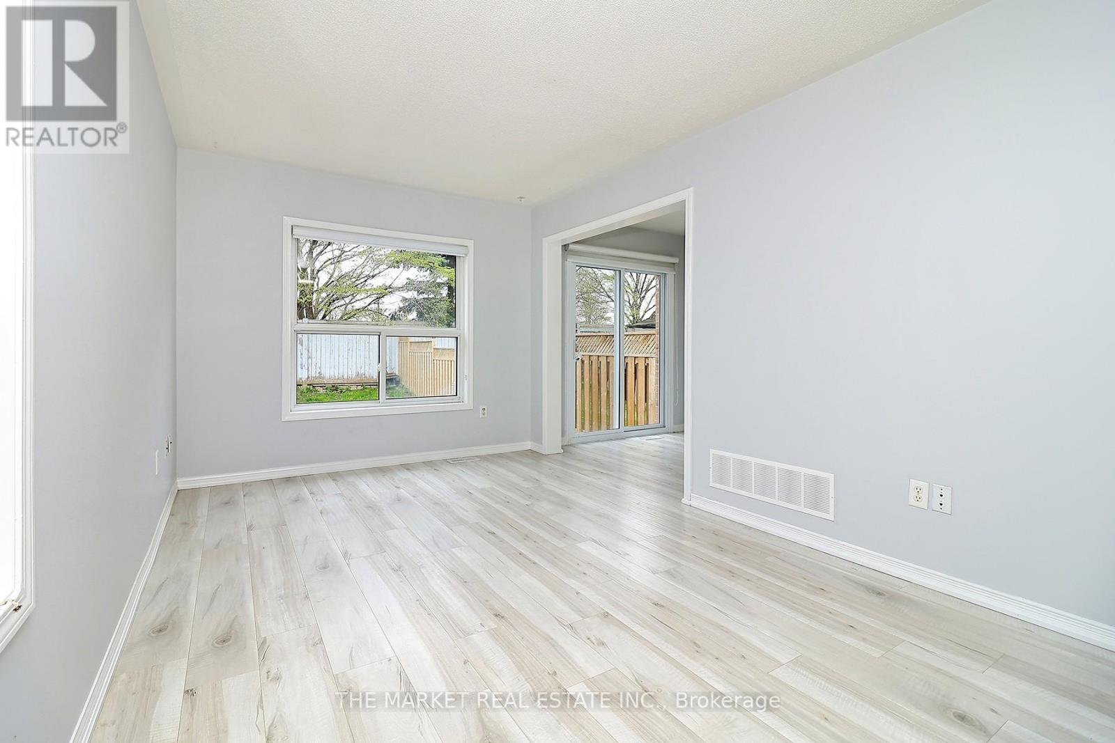 1353 Spring Garden Court, Mississauga, Ontario  L5N 8K5 - Photo 12 - W12135713