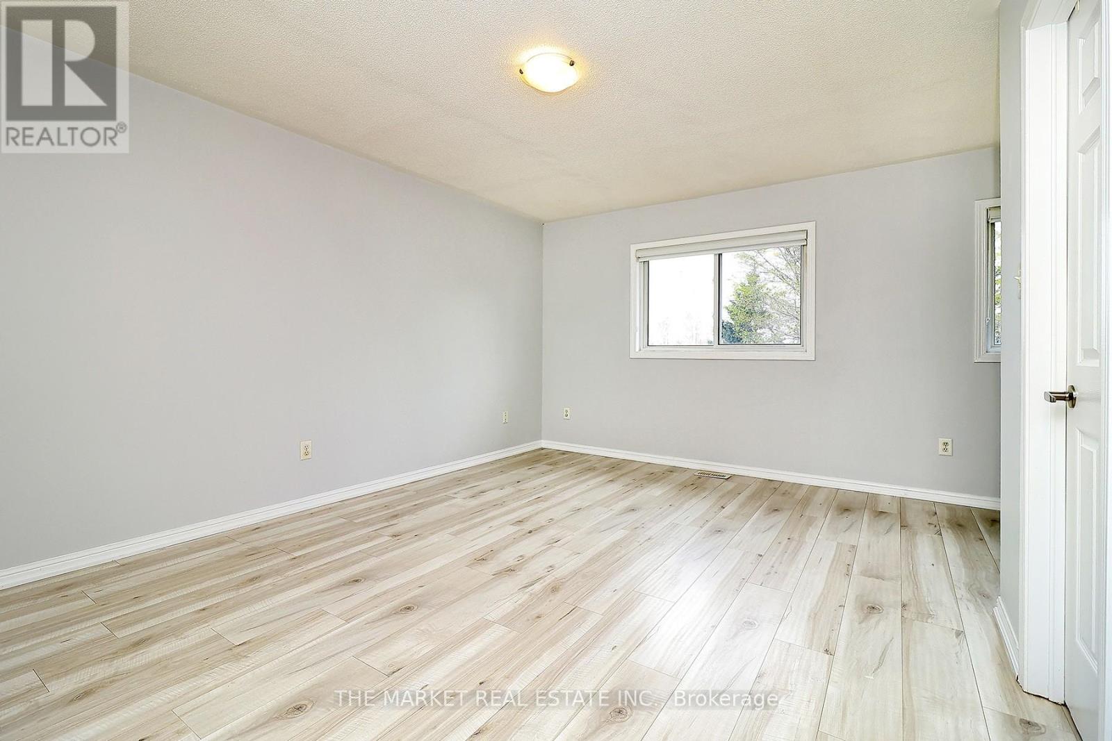1353 Spring Garden Court, Mississauga, Ontario  L5N 8K5 - Photo 24 - W12135713