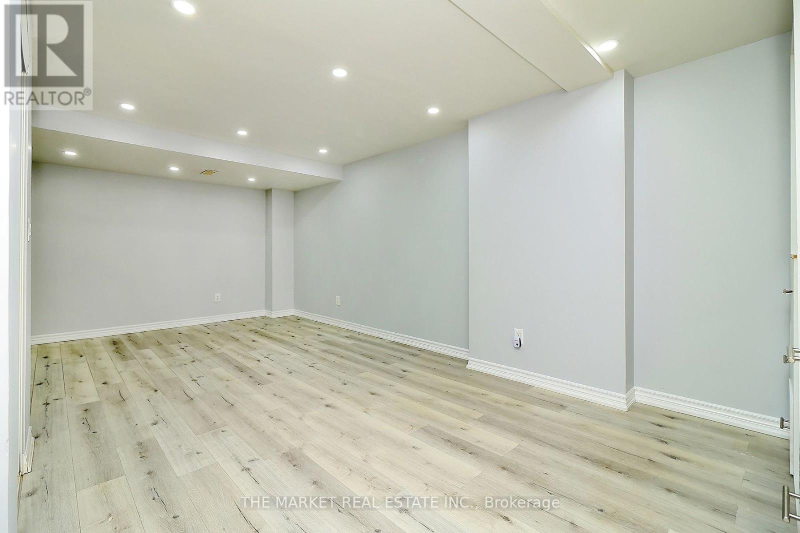1353 Spring Garden Court, Mississauga, Ontario  L5N 8K5 - Photo 31 - W12135713