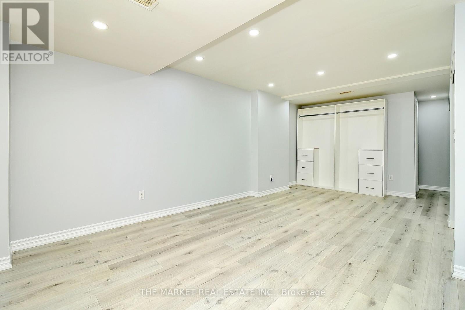 1353 Spring Garden Court, Mississauga, Ontario  L5N 8K5 - Photo 32 - W12135713