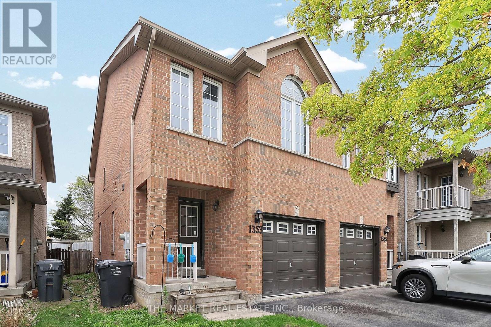 1353 Spring Garden Court, Mississauga, Ontario  L5N 8K5 - Photo 4 - W12135713