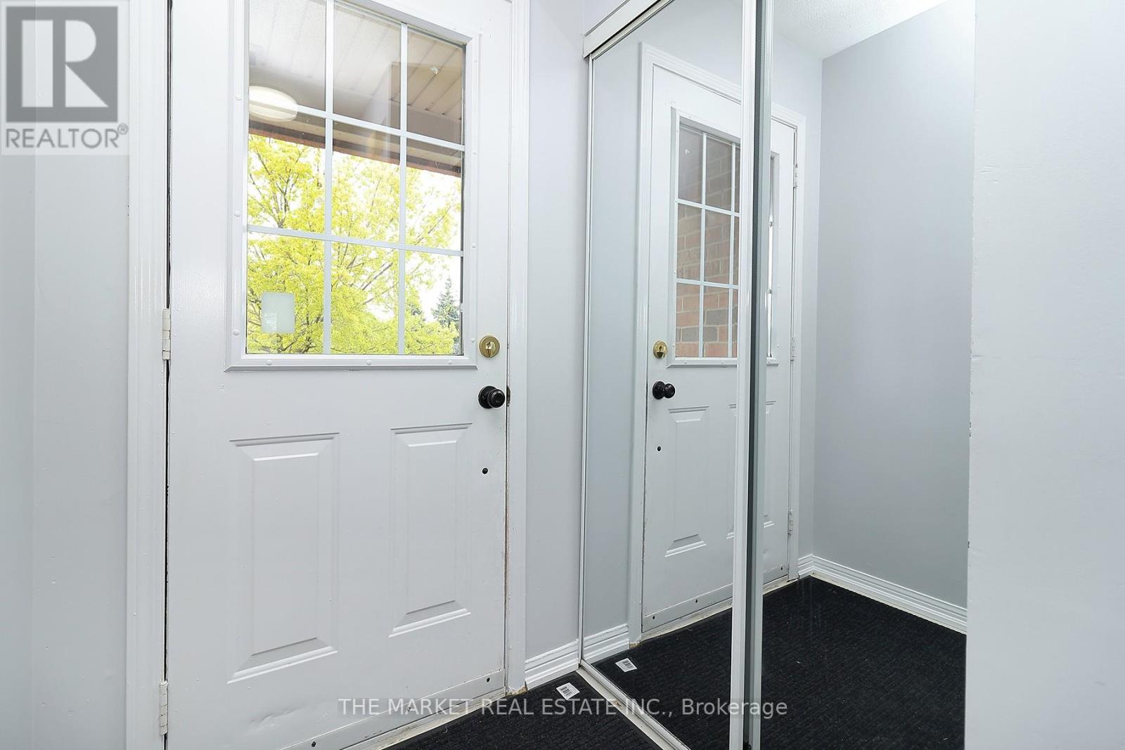 1353 Spring Garden Court, Mississauga, Ontario  L5N 8K5 - Photo 5 - W12135713