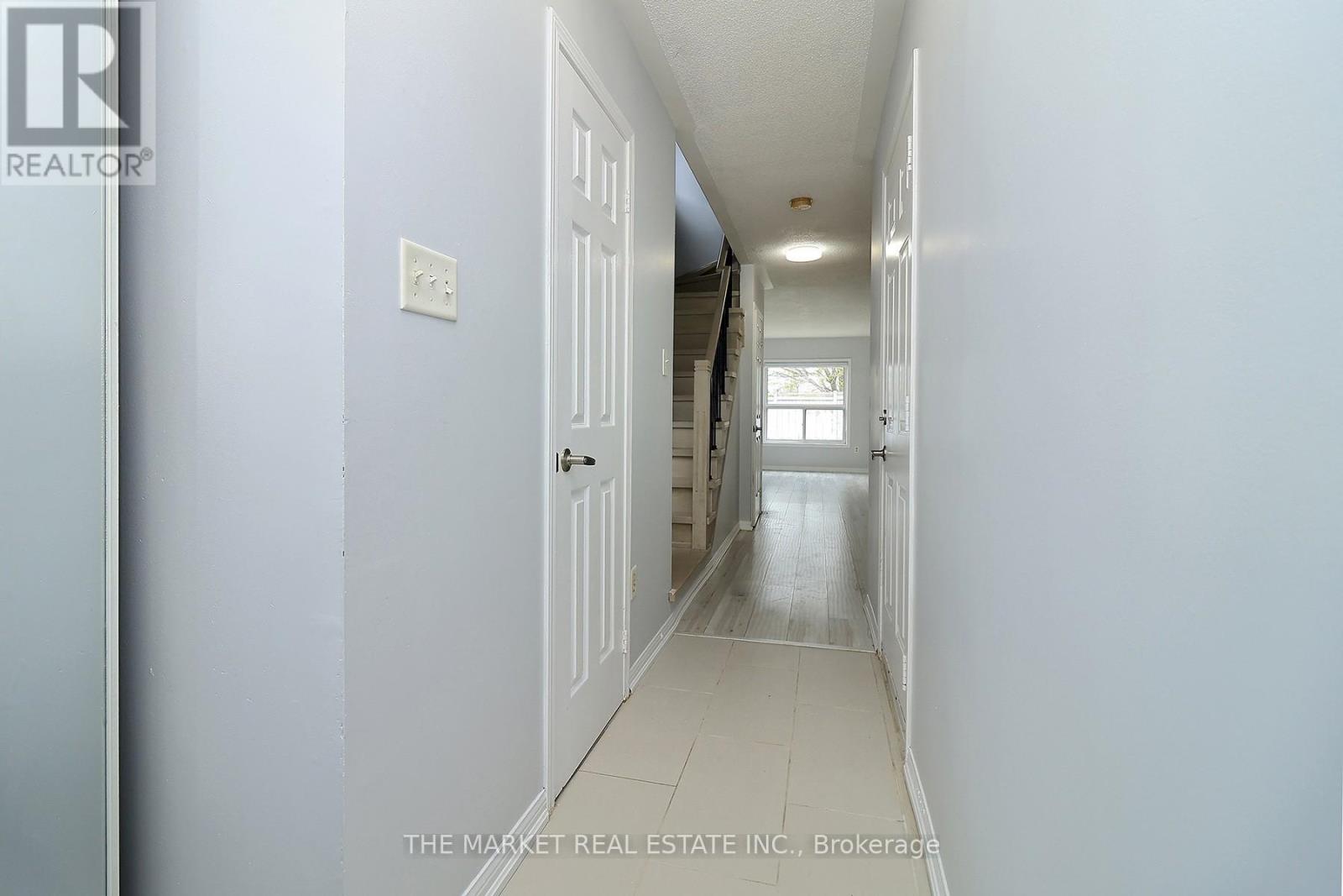1353 Spring Garden Court, Mississauga, Ontario  L5N 8K5 - Photo 6 - W12135713