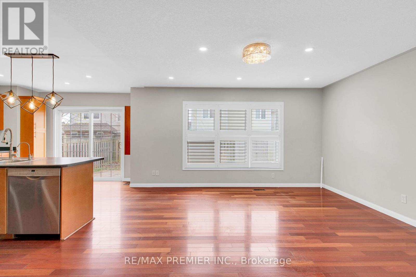 215 Garth Massey Drive, Cambridge, Ontario  N1T 2G4 - Photo 8 - X12135650