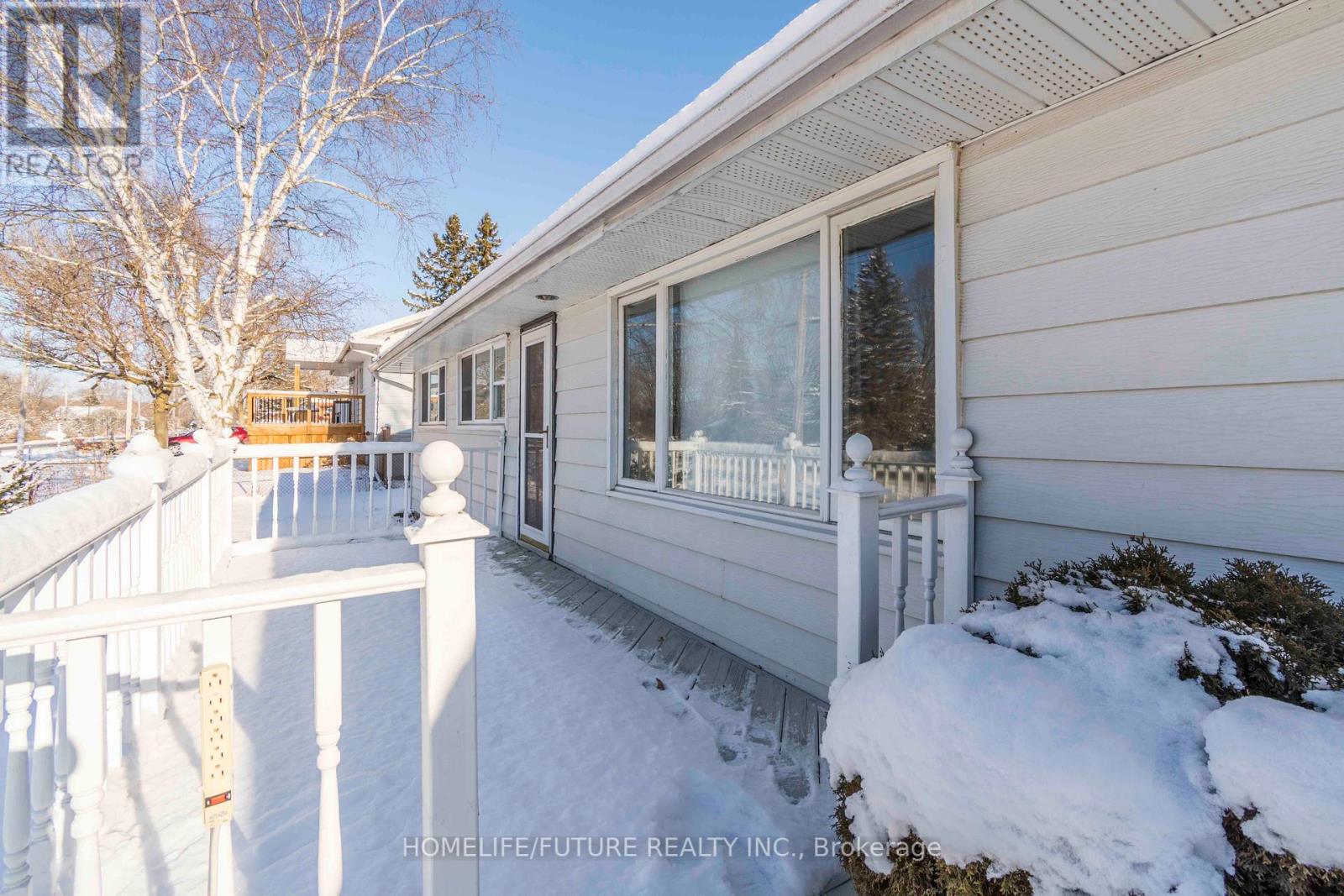 Property at 85 PETERSON STREET image 3