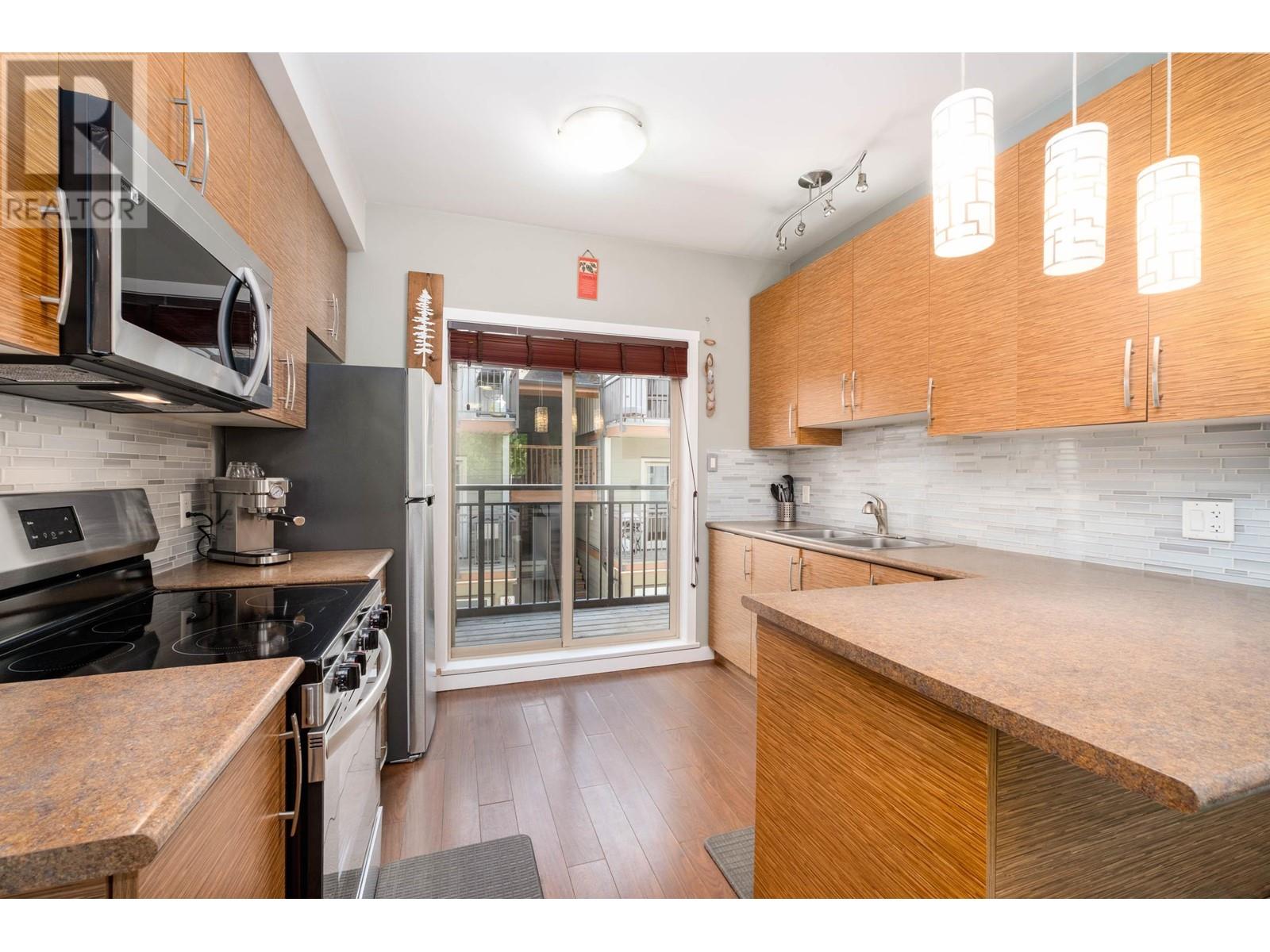 2 7450 Prospect Street, Pemberton, British Columbia  V0N 2L1 - Photo 2 - R3000640