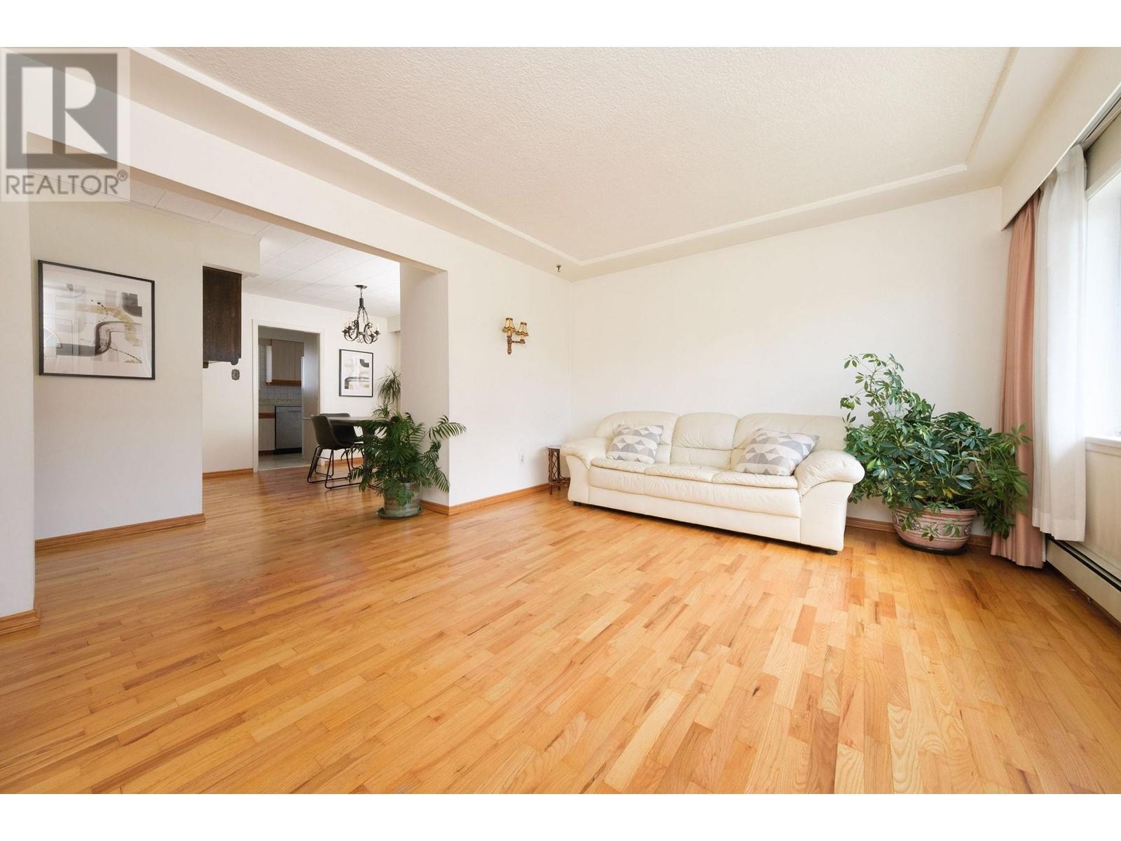 8481 13th Avenue, Burnaby, British Columbia  V3N 2H1 - Photo 4 - R3000654