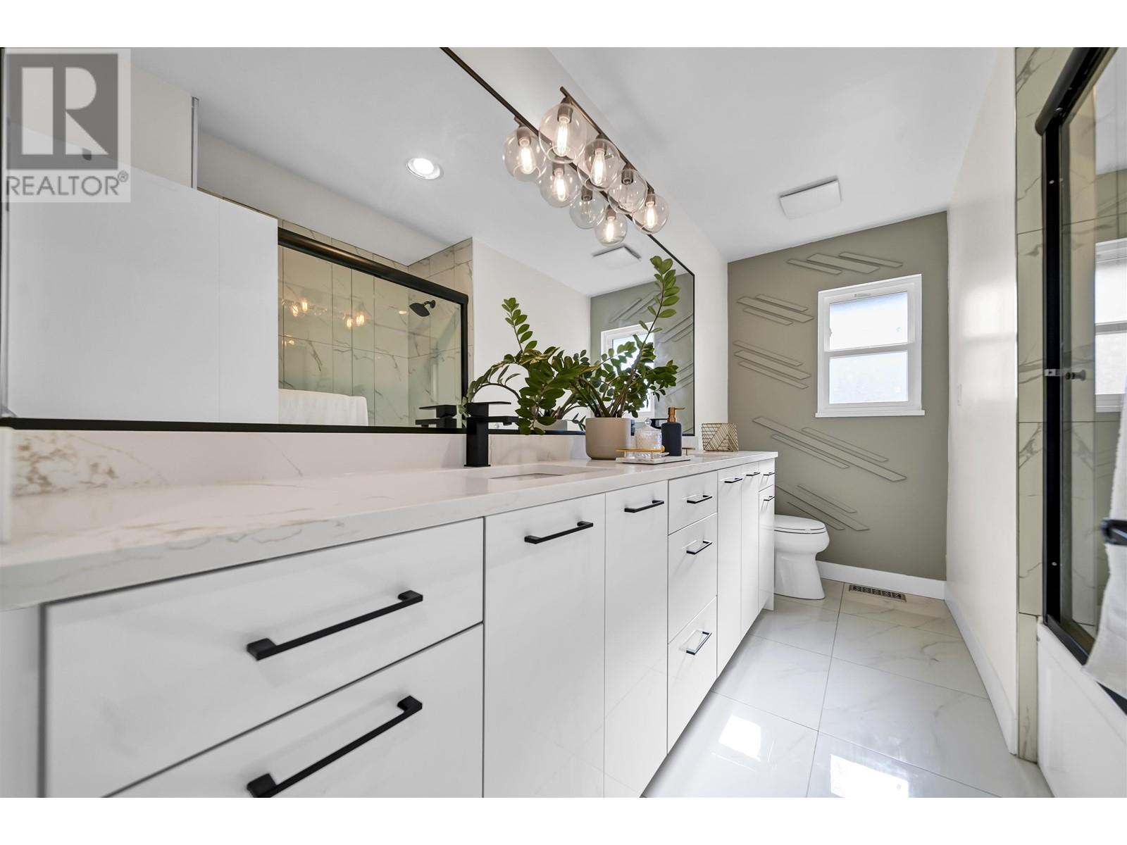 808 Runnymede Avenue, Coquitlam, British Columbia  V3J 2V2 - Photo 13 - R3000663