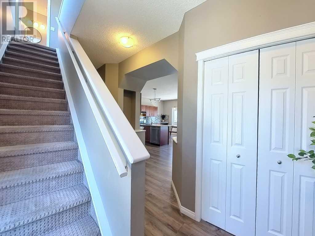 48 Cougarstone Square Sw, Calgary, Alberta  T3H 5J3 - Photo 2 - A2218301