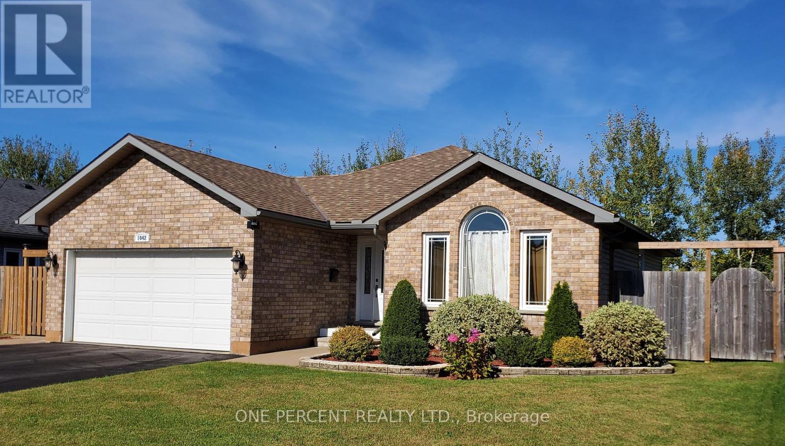 1042 LIMESTONE TRAIL, Petawawa, Ontario