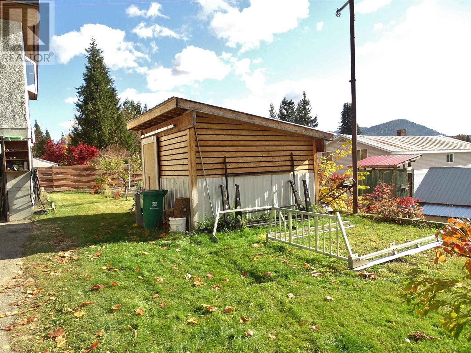 1613 Leroi Avenue, Rossland, British Columbia  V0G 1Y0 - Photo 46 - 10326626