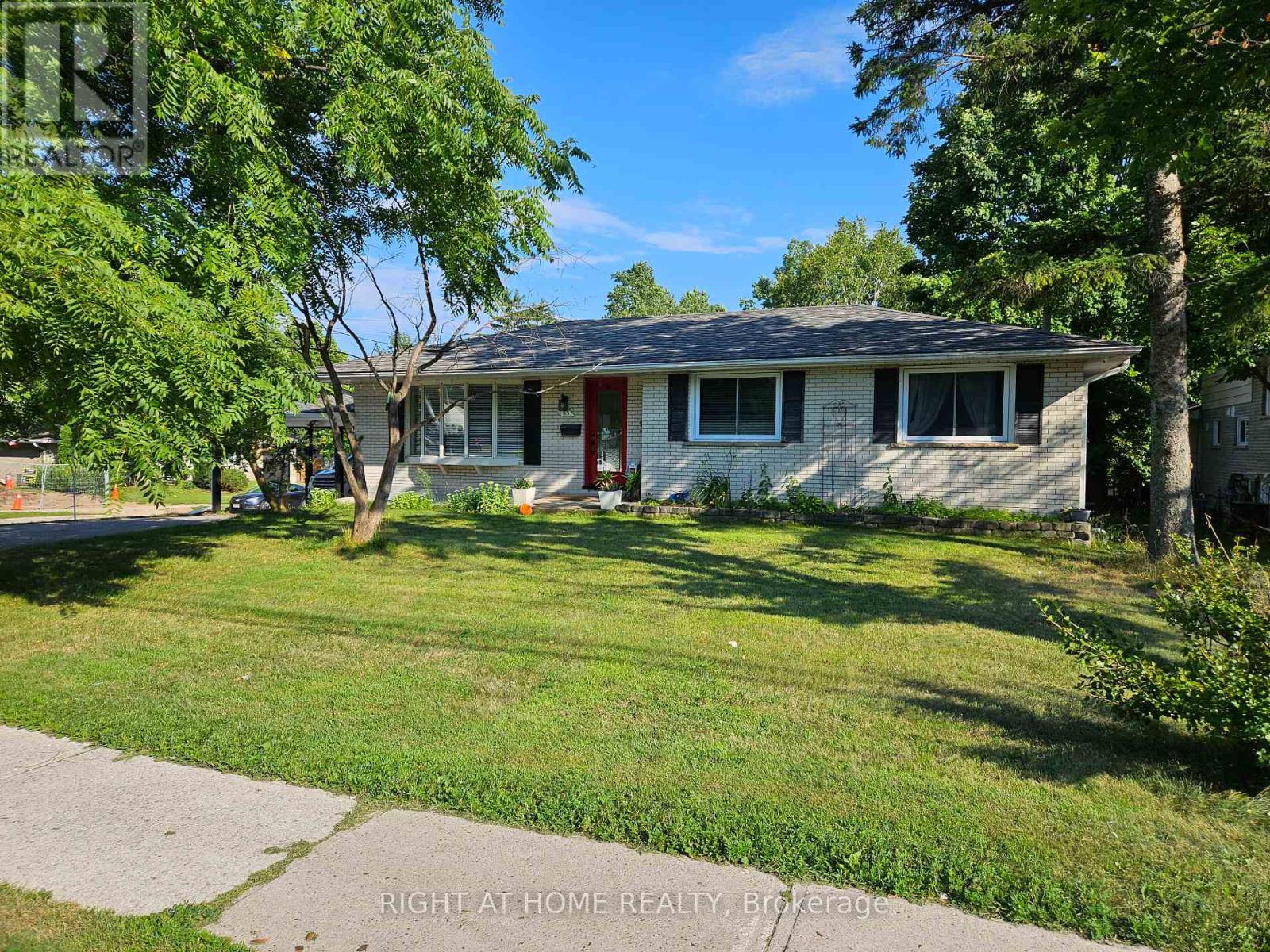 63 Cundles Road E, Barrie, Ontario  L4M 2Z6 - Photo 1 - S12135757