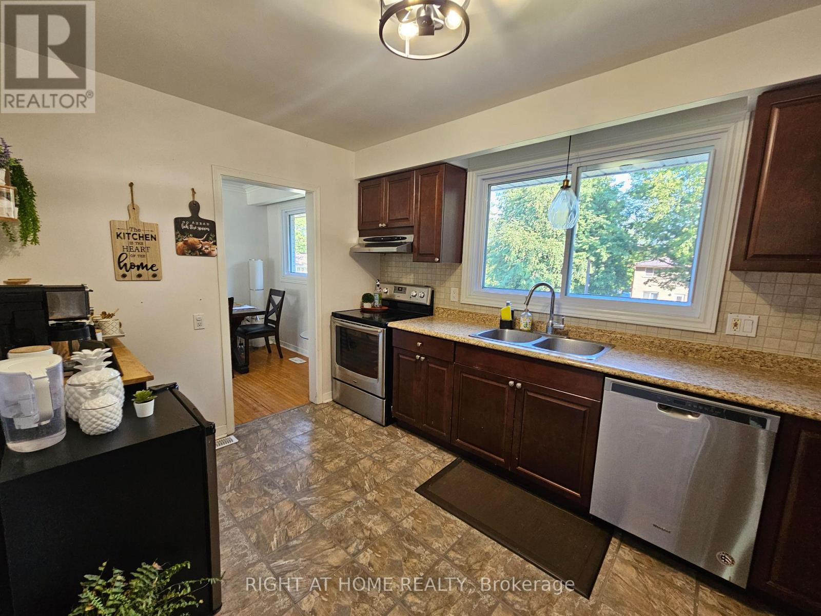 63 Cundles Road E, Barrie, Ontario  L4M 2Z6 - Photo 10 - S12135757