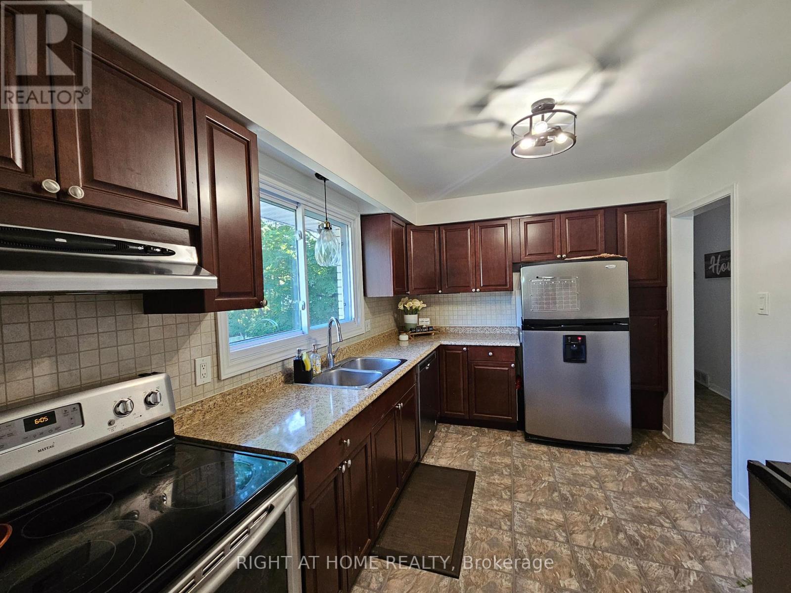 63 Cundles Road E, Barrie, Ontario  L4M 2Z6 - Photo 11 - S12135757