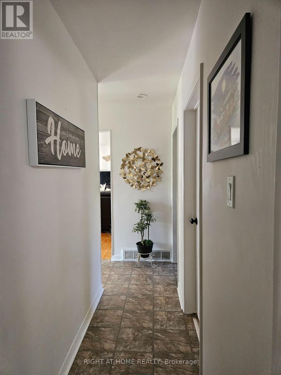 63 Cundles Road E, Barrie, Ontario  L4M 2Z6 - Photo 4 - S12135757