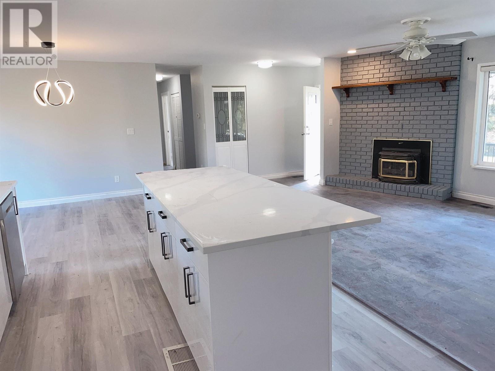 20583 Dewdney Trunk Road, Maple Ridge, British Columbia  V2X 3E2 - Photo 5 - R2983275