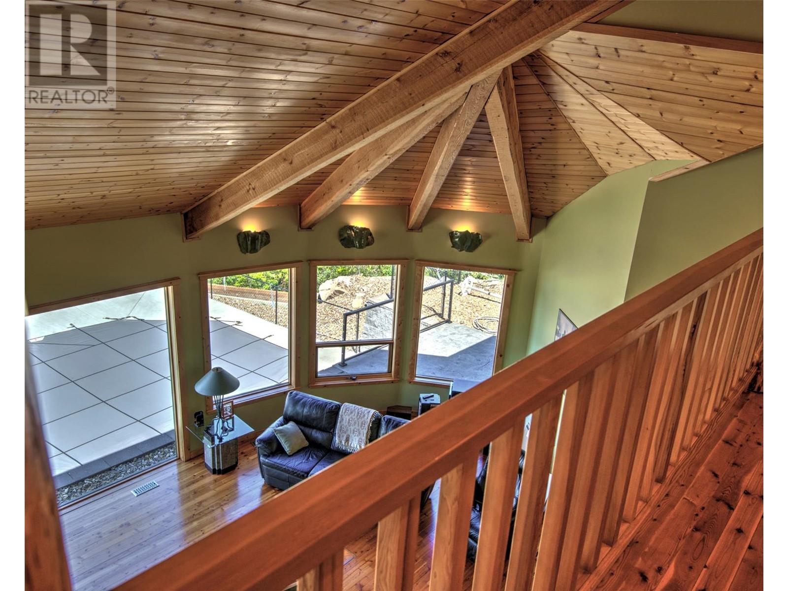 Property at 9260 Chinook Road image 3
