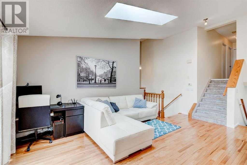 33 Sandringham Road Nw, Calgary, Alberta  T3K 3V4 - Photo 8 - A2212795