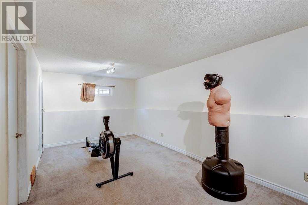 33 Sandringham Road Nw, Calgary, Alberta  T3K 3V4 - Photo 24 - A2212795