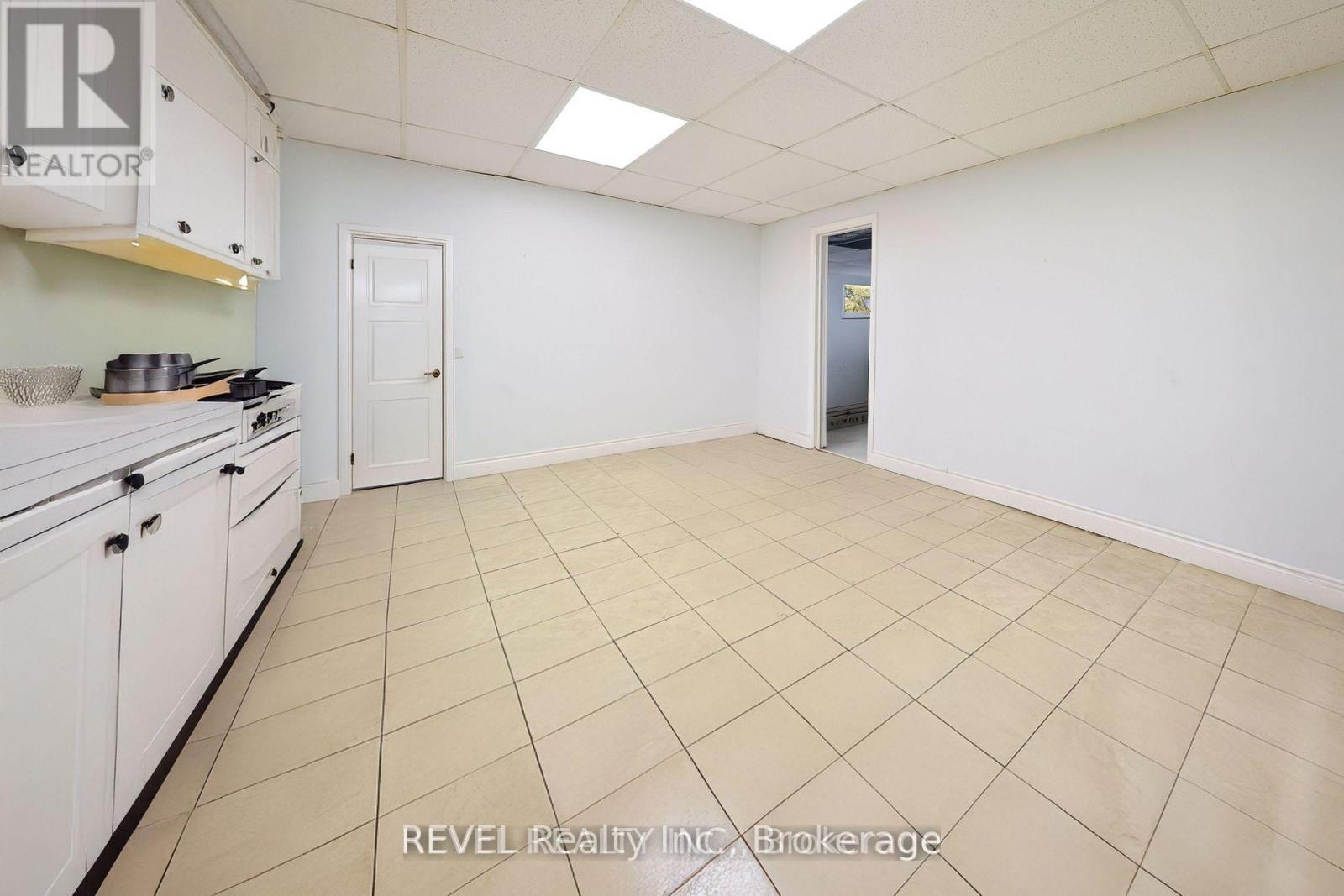 12 East Main Street, Welland, Ontario  L3B 3W3 - Photo 10 - X12135785
