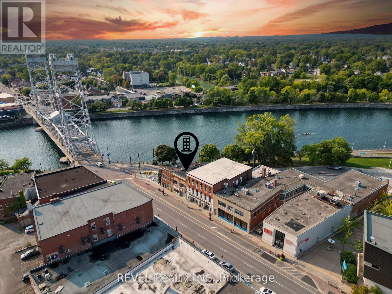 12 East Main Street, Welland, Ontario  L3B 3W3 - Photo 4 - X12135785