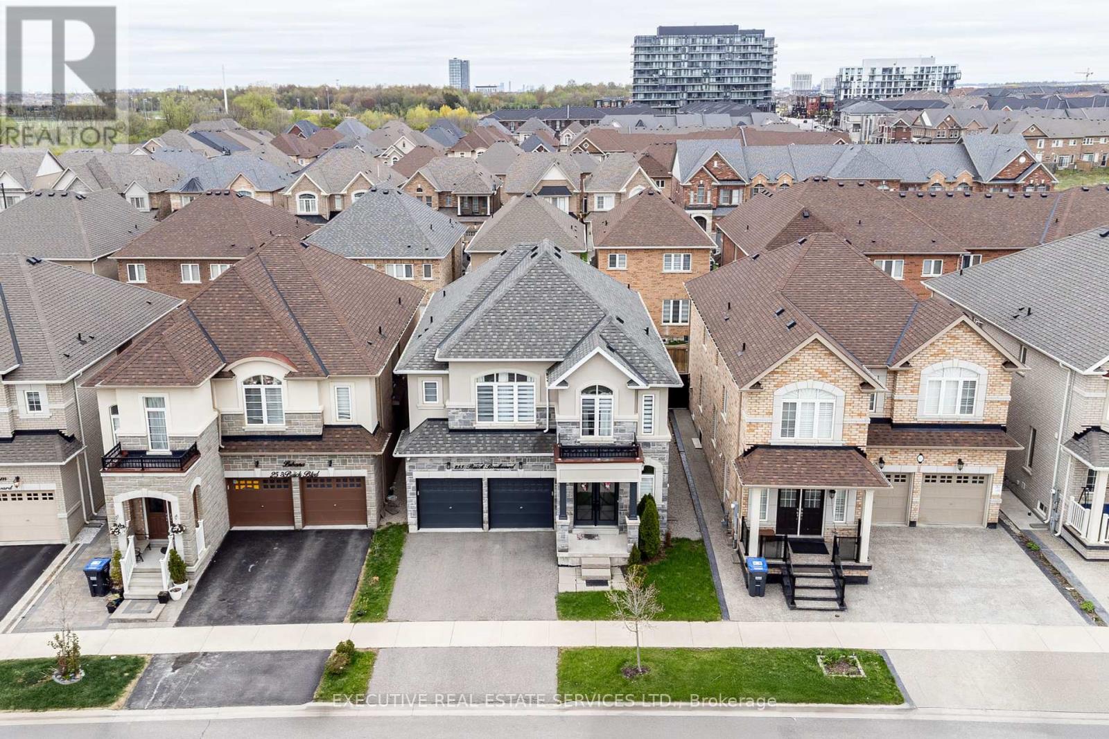 255 Buick Boulevard, Brampton, Ontario  L7A 4M7 - Photo 1 - W12132082