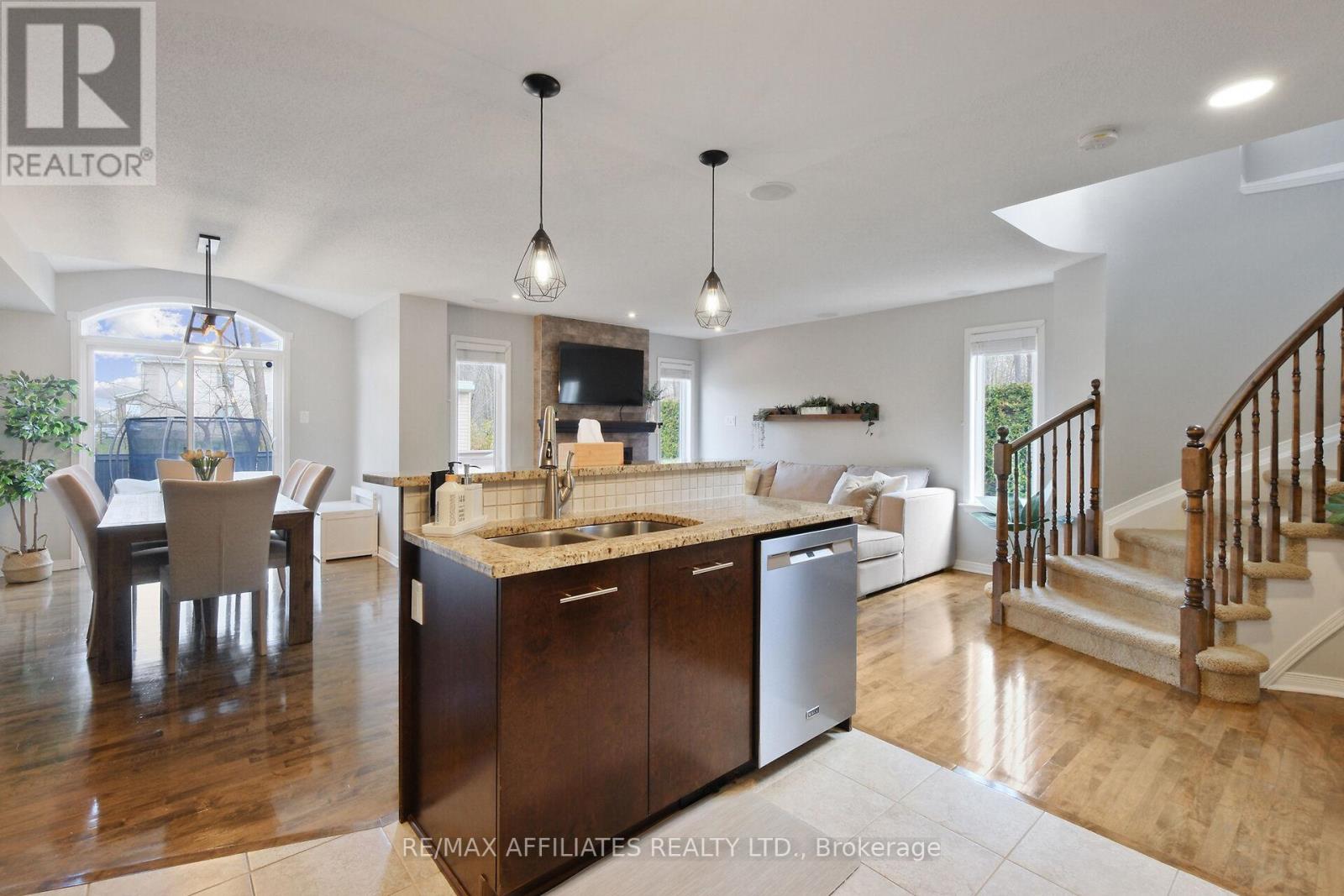 349 Celtic Ridge Crescent, Ottawa, Ontario  K2W 0B6 - Photo 8 - X12135808
