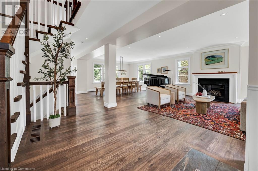 Property at 7 HUNTLEY Crescent image 4