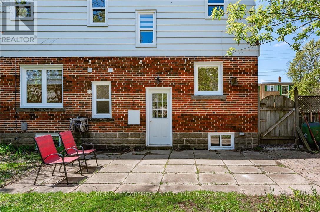B - 723 Hager Avenue, Burlington, Ontario  L7S 1R2 - Photo 3 - W12135782