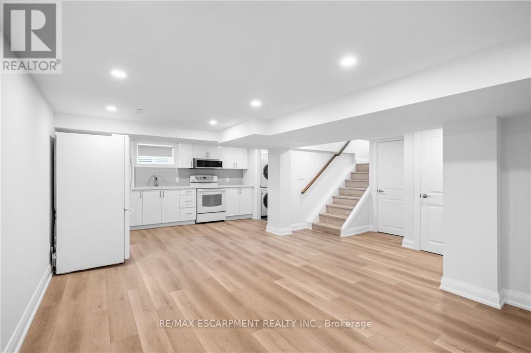 B - 723 Hager Avenue, Burlington, Ontario  L7S 1R2 - Photo 5 - W12135782